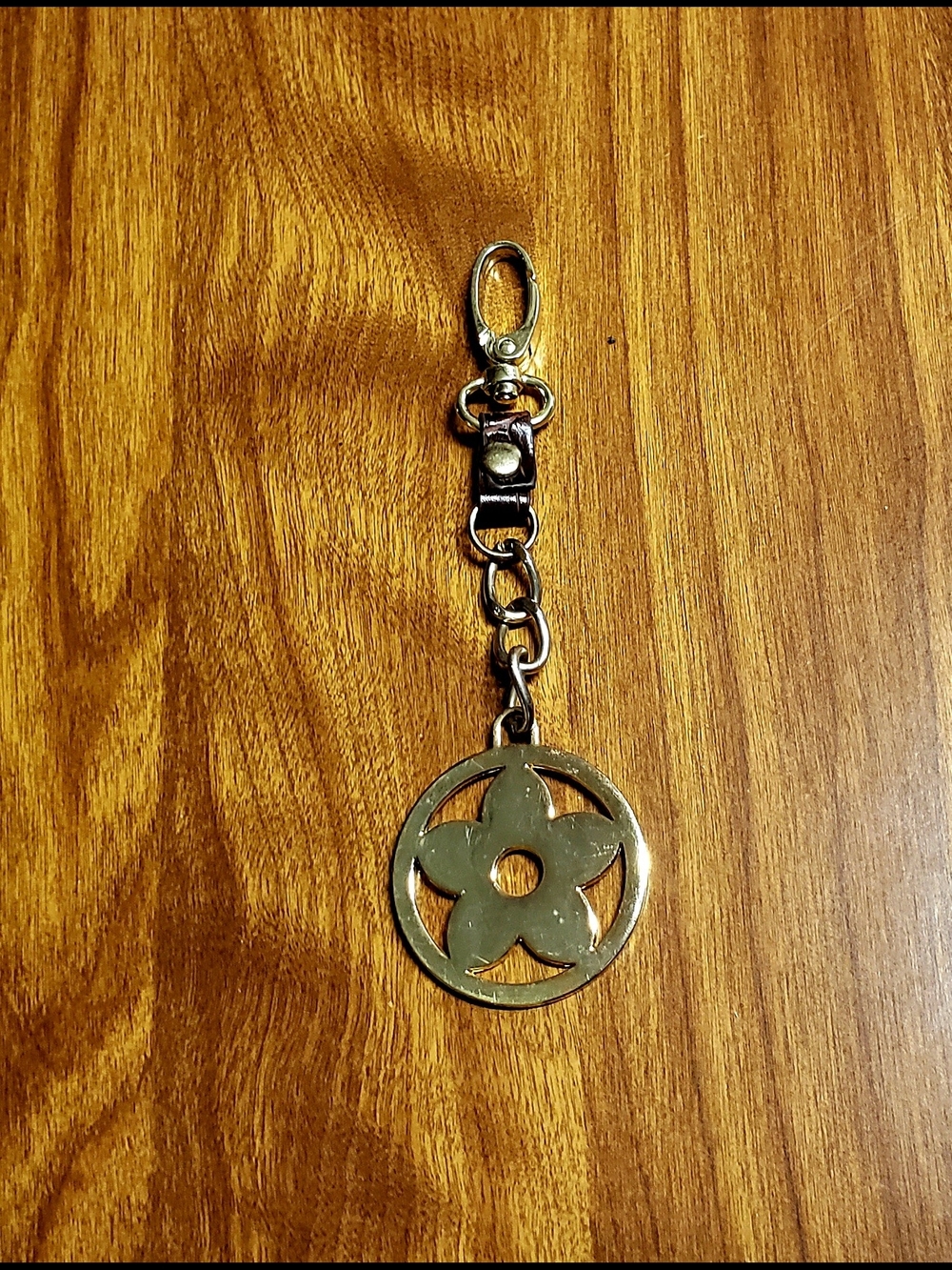 Gold-Tone Floral Circle Flower Power Groovy Bag/purse Keychain Charm